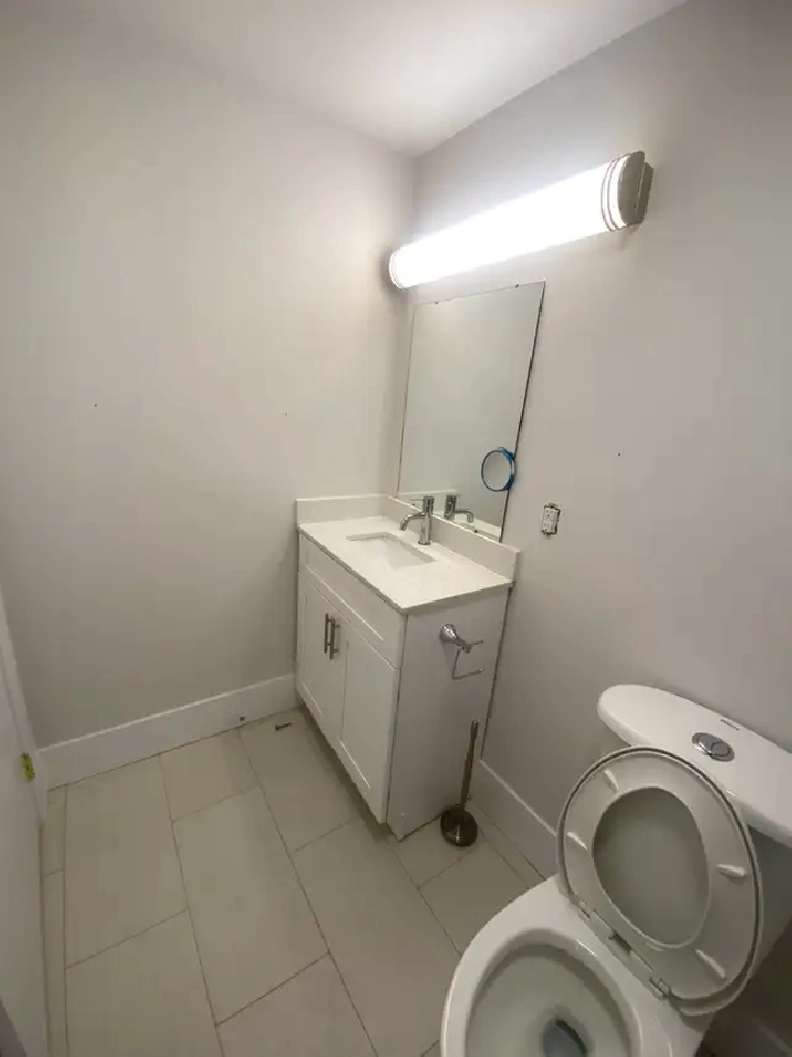 Prime Downtown Orillia - Spacious 2-bedroom Apartment