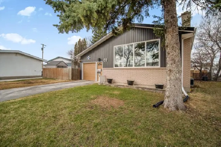 FOR SALE: Beautiful Bi-Level in Westwood on Huge Pie-Shape Lot!
