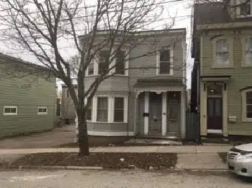 262 King St East - 4BR Uptown, H L incl, Parking, W/D, Balcony