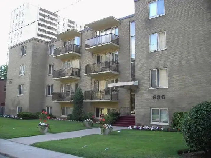 836 Roselawn Avenue ( walk to Subway )