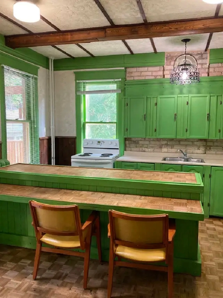 One bedroom for students only-short term rental