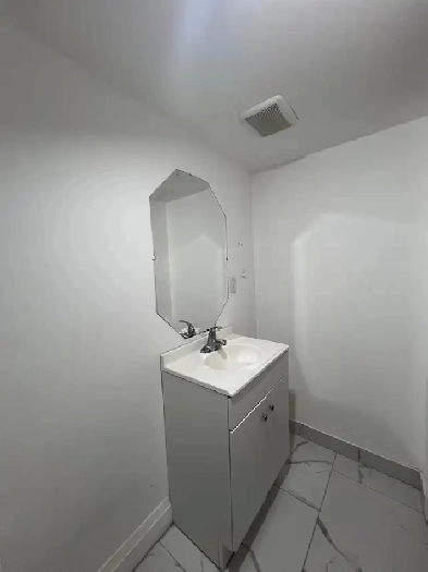 Private Room $700 All Inclusive Mississauga Female Only