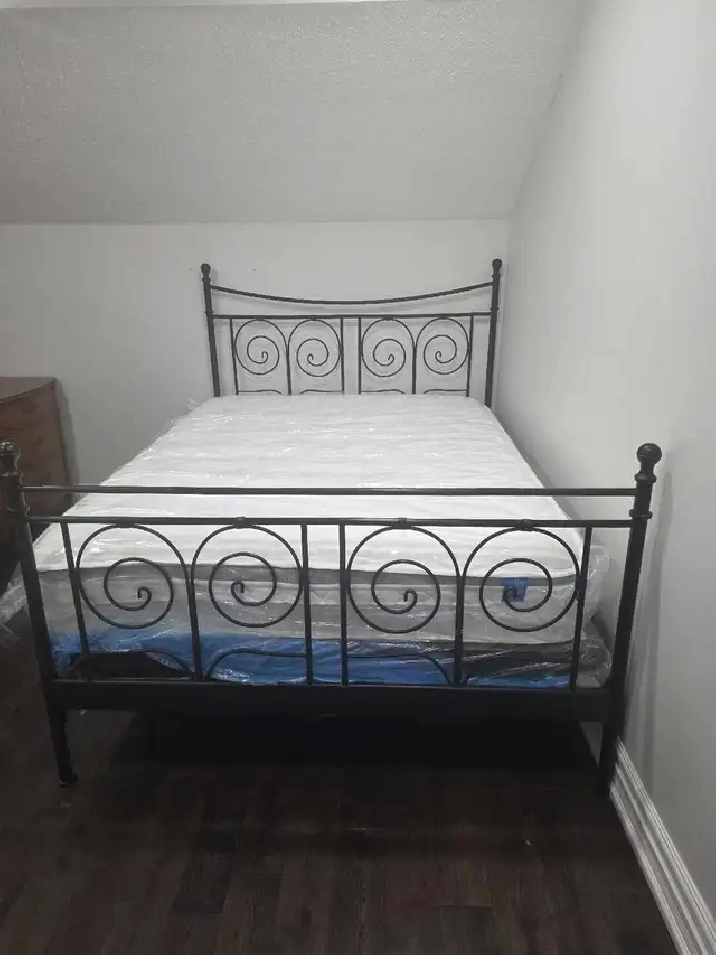 Fully furnished room in Brampton