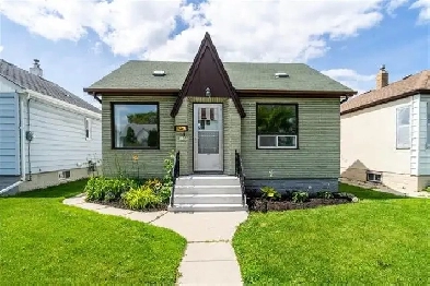 BRIGHT 2 BEDROOM WEST END HOUSE FOR RENT – JULY OR AUG