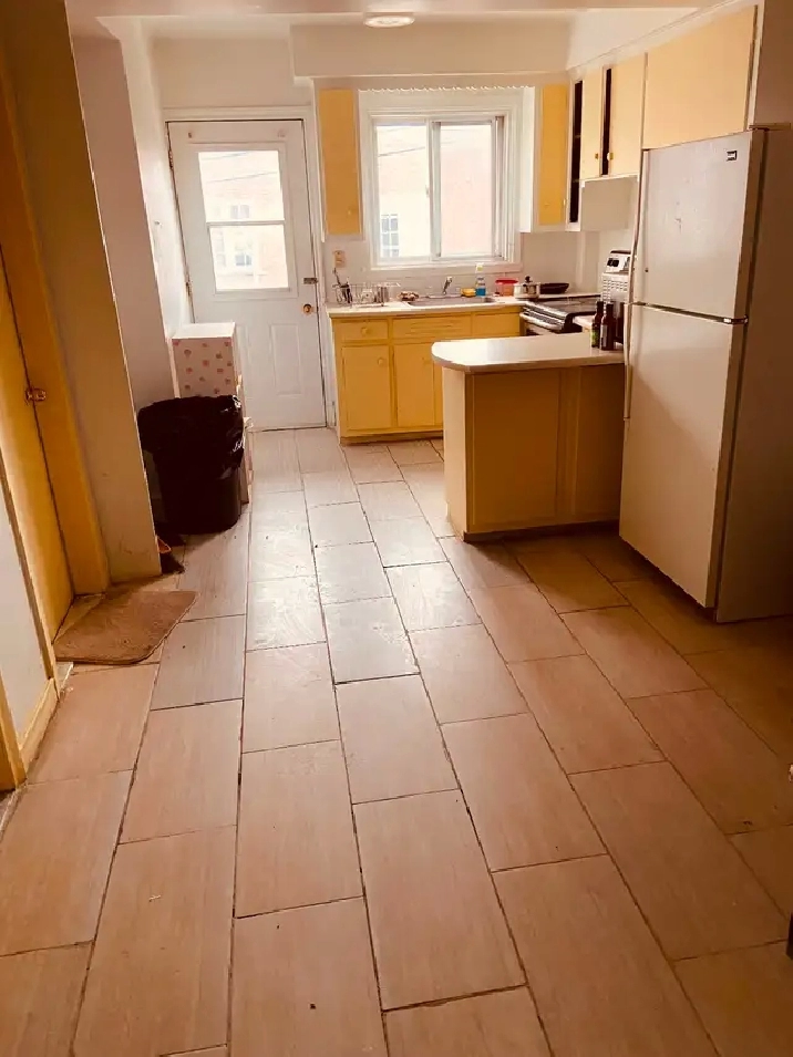 One bed room for rent in Montreal
