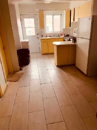 One bed room for rent in Montreal