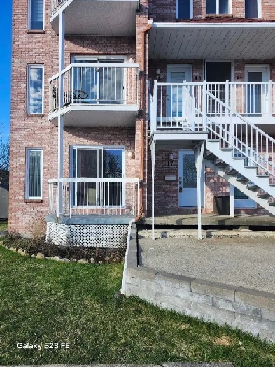 Condo à Louer 4 1/2 =1000p2