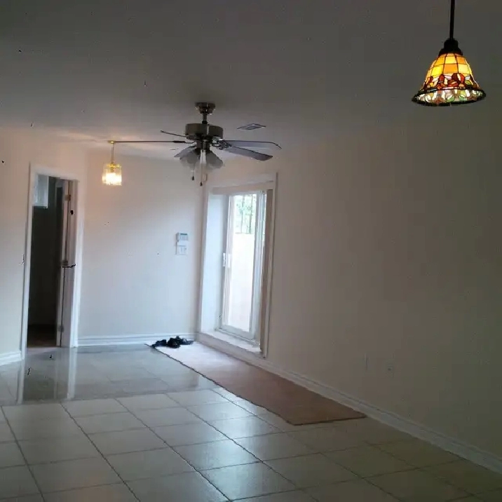 STUNNING 2 bdrm 2 full baths ensuite laundry $2285