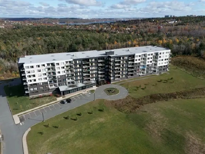 3 Bedroom Corner Unit on Broad Street available JULY 1