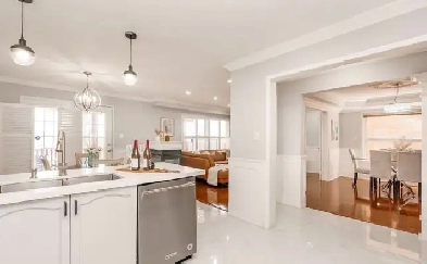 BRIGHT ROOM FOR RENT IN BRAMPTON - IMMEDIATELY