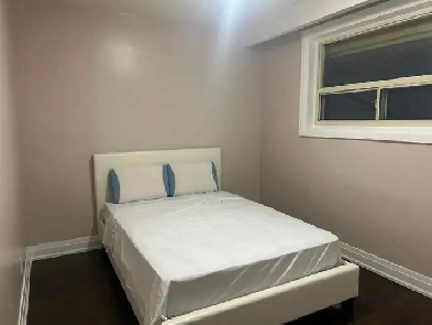 Mainfloor Room available for Rent