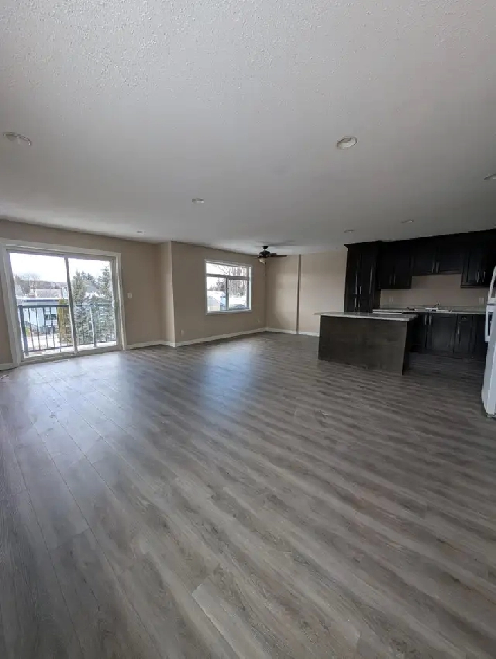 Unfurnished 3 bed, 2 full bath, top floor suite in 4-Plex