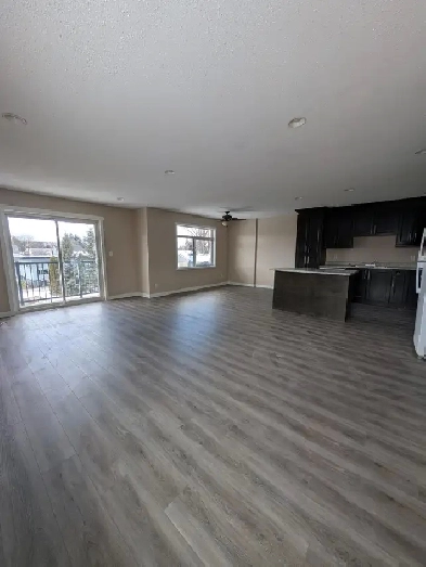 Unfurnished 3 bed, 2 full bath, top floor suite in 4-Plex