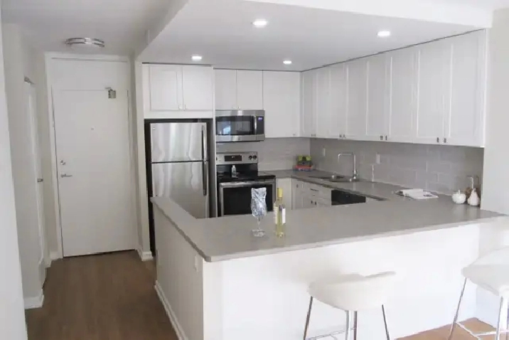 Beautiful 2 bdrm   Den to Rent at Bay Terrace Apartments!