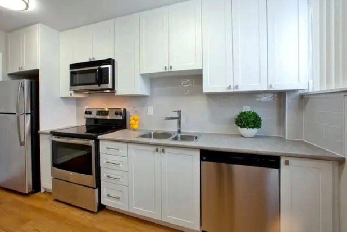 3 BEDROOM   1.5 BATHROOM TOWNHOUSE FOR RENT!