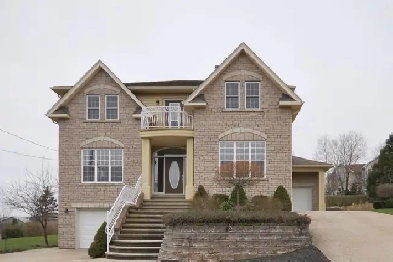 4 Bedroom 3 Bath House in Desirable Halifax Neighbourhood