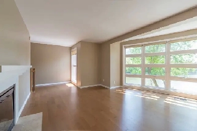 Stunning 2Storey Riverfront Condo, 2 Bed, 1Pkg, AvailNow!