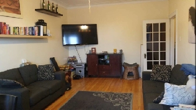 Large renovated  4 1/2 in the heart of Monkland Village for July