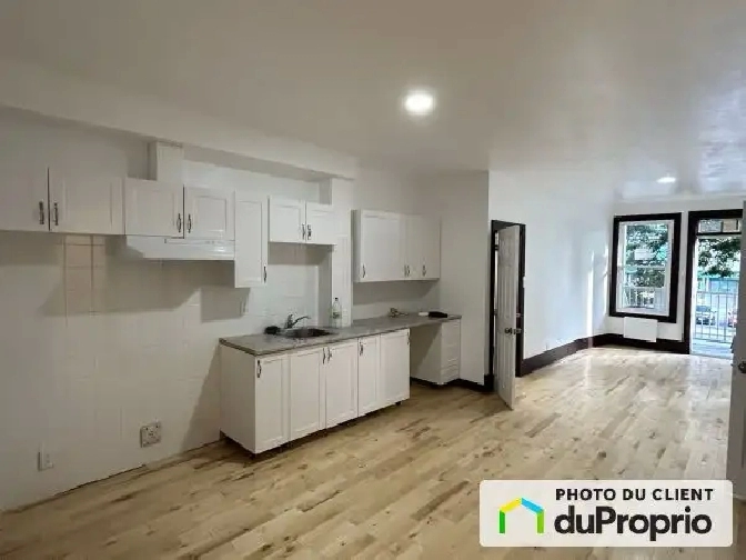 5.5 in Mile-Ex near Metro Parc (Avail July / 3 closed bedrooms)