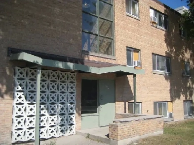 506 Balmoral - 1 BR available NOW!