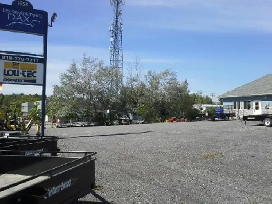 Emplacement commercial à vendre –  Commercial location for sale