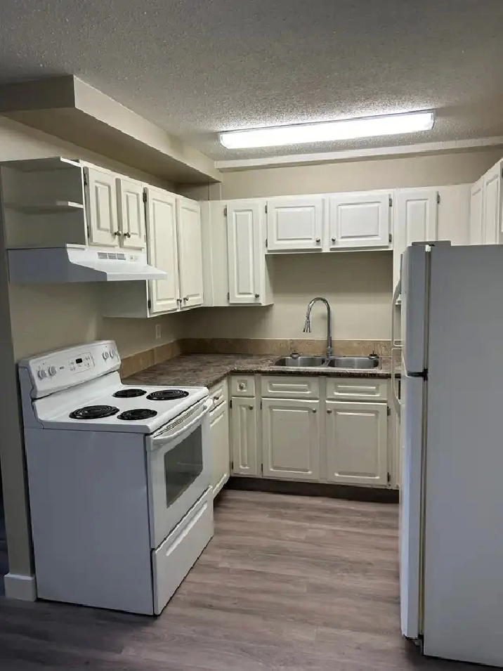 2-BEDROOM COZY • QUIET • PET-FRIENDLY