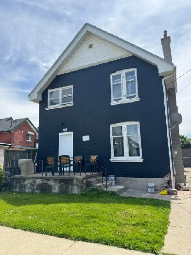 Private Room For Rent - Small Size Brantford Downtown