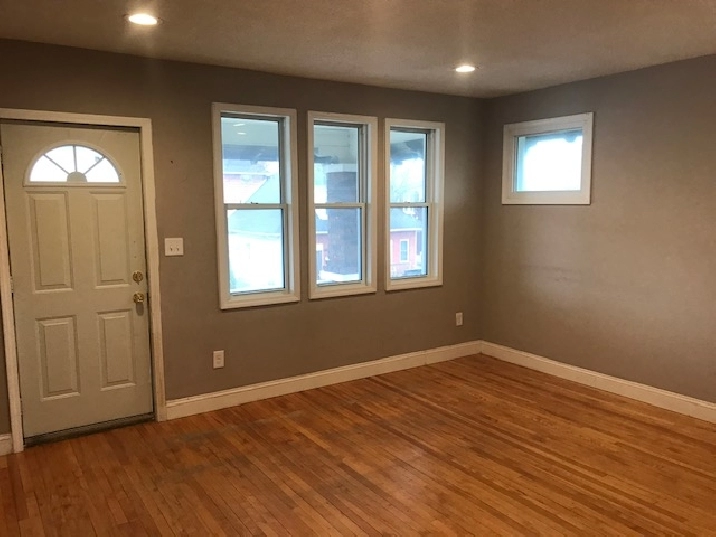 Renovate 2 Bedrooms apartment for rent in little Italy, Windsor