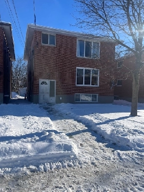 Queens Student Rental-Steps to Campus-Must See PRICE!