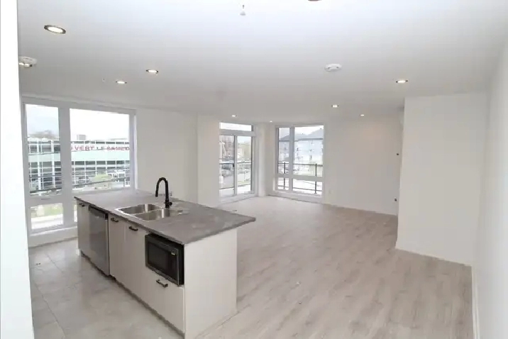 Très  Grand  Condo 5 1/2  à louer