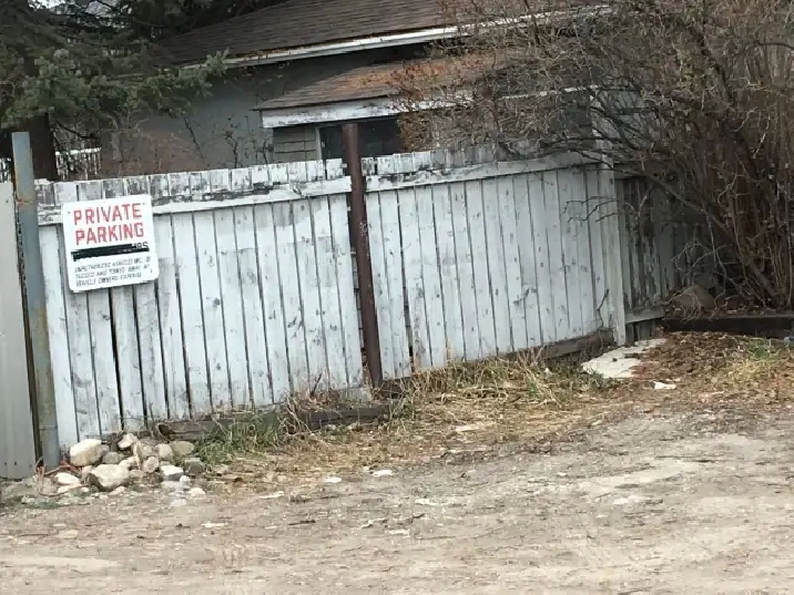 3 min Walk to SAIT - Private parking for rent