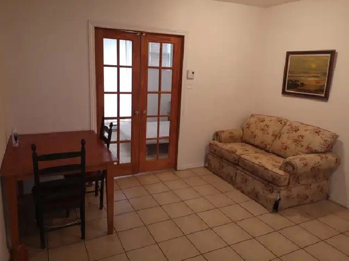 3-1/2, Subway/Metro Jolicoeur/Monk, 1100 $ /m