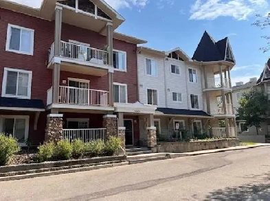 Gorgeous West Facing Apartment Available!