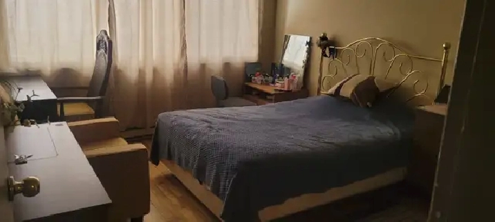 Chambre meublée disponible pour une femme proche de métro Sauvé