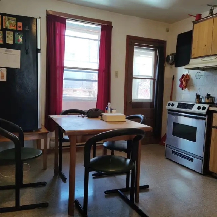 3.5 Mile End Plateau all included sublet $1250/month