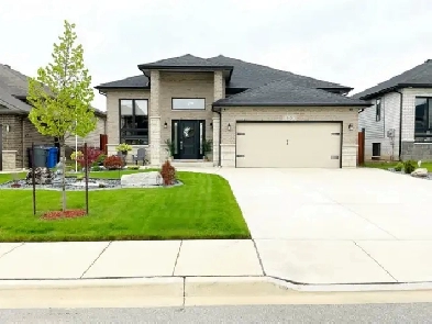 County Living in Beautiful Amherstburg, ON -  48 Kingsbridge Dr.