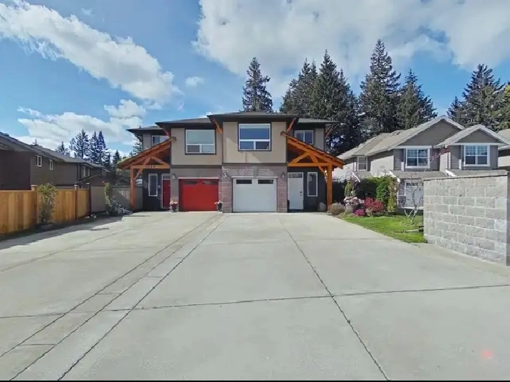 3 bed/3 bath, 1/2 duplex with garage