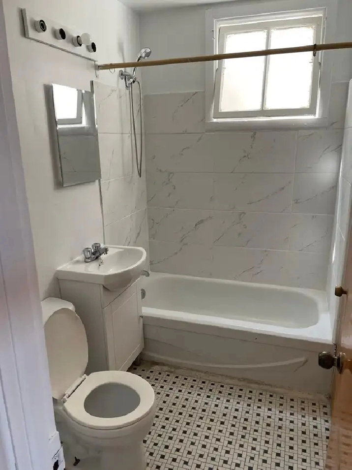 4 1/2 sur la 12e avenue/Robert (métro St-Michel)