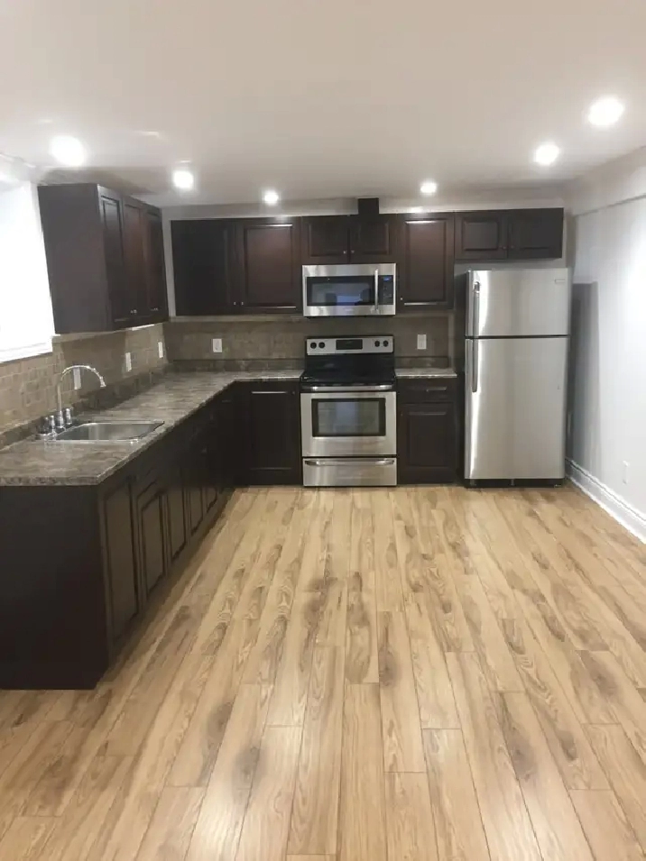 Very nice 2 bedroom unit in Old Ottawa South  - For July 1st!