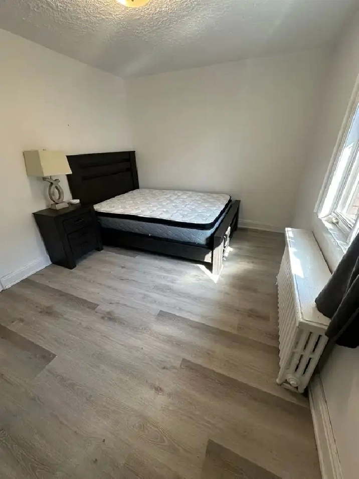 ROOM FOR RENT IN MIDTOWN  TORONTO - NEAR DOWNTOWN