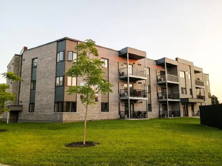 3 ½ Boul. Bastien, près des Galeries de la Capitale