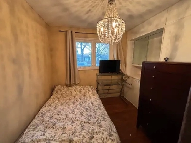 Room to Rent 5 min walk to U of M! Male student!