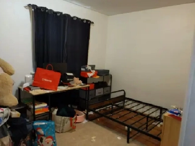 Sheppard & Kennedy, NO parking, coined laundry, near go station