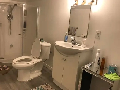 ONLY 1 x Grad Students Unit wth Pvt Ensuite Bathrm Left !