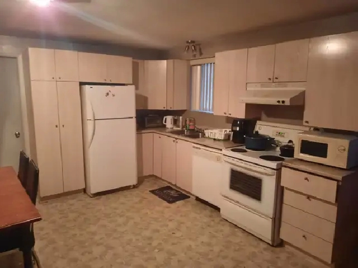 Demi sous-sol rénové à louer à Ahuntsic Cartierville