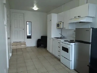 Studio (1-1/2), Subway/Metro Jolicoeur/Monk, 900 $ /m