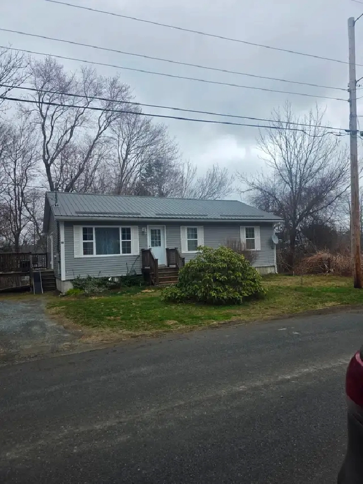 3 BEDROOM BUNGALOW METAL ROOF VINYL SIDING