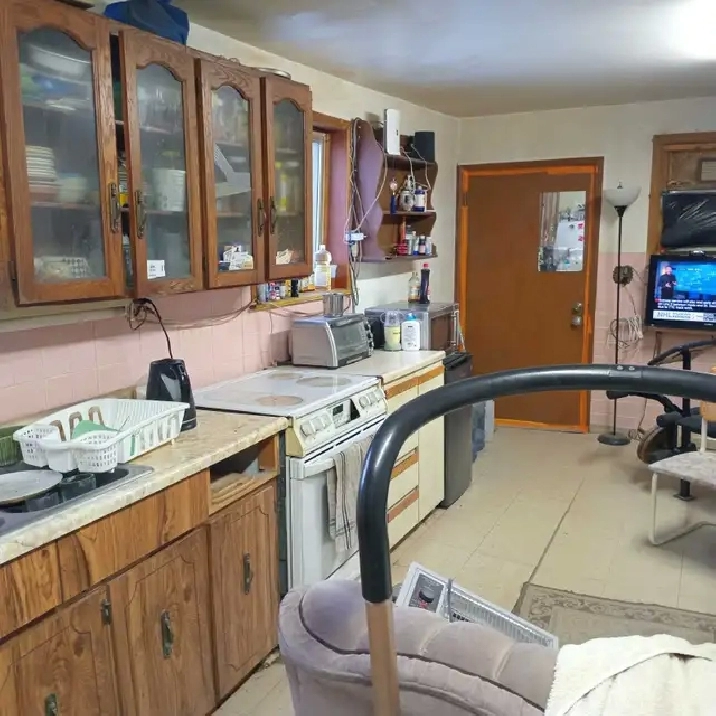 Room for Rent Cheap Everything inclusive Heat, Hydro Water