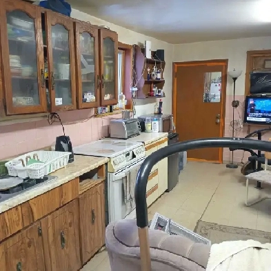 Room for Rent Cheap Everything inclusive Heat, Hydro Water