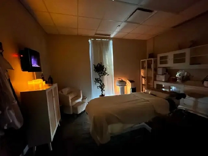 Burlington Room - Great Price, Great Location, Must See!